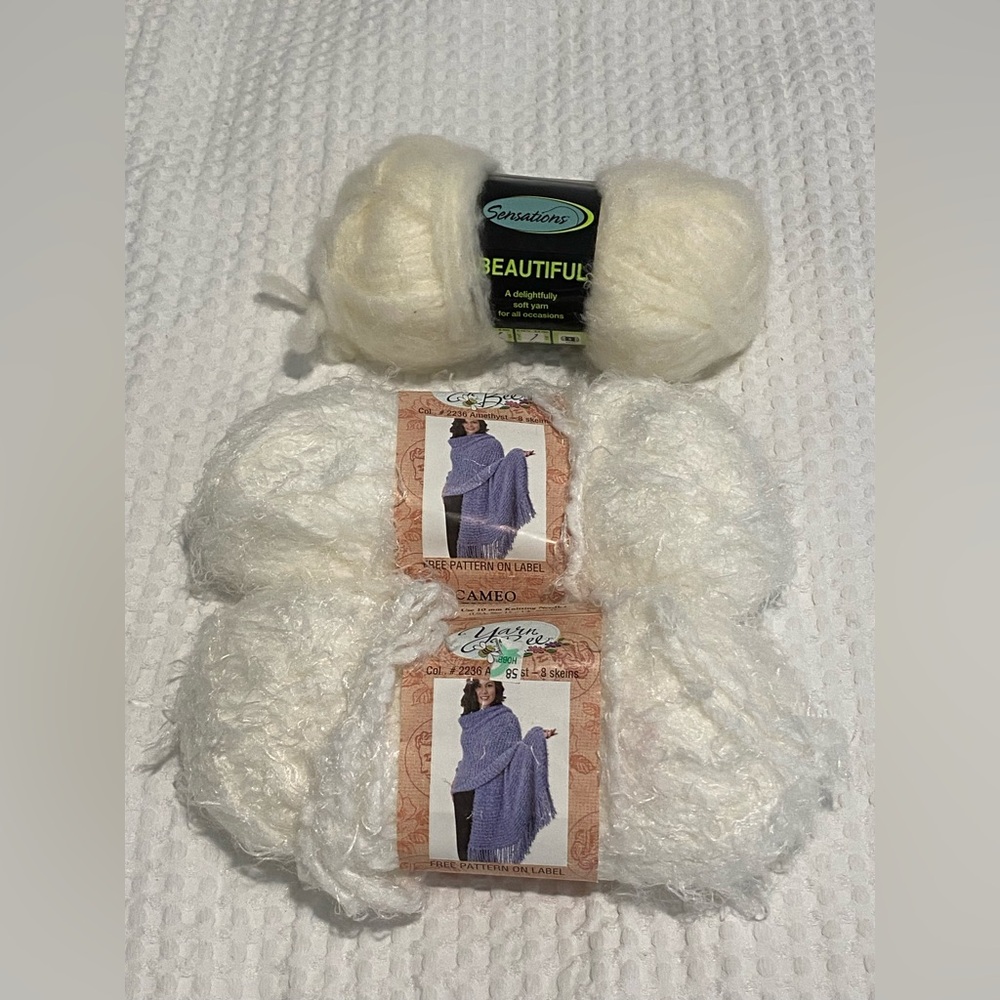 cameo Quartz Crystal Bulky Eyelash Yarn - Cream White